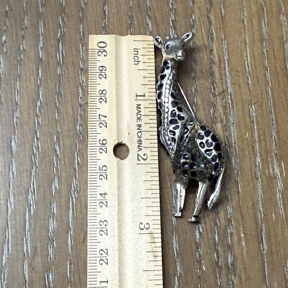 Giraffe Brooch Pin Silver Tone Black Enamel Animal Figural Costume Jewelry Cute - Picture 3 of 4